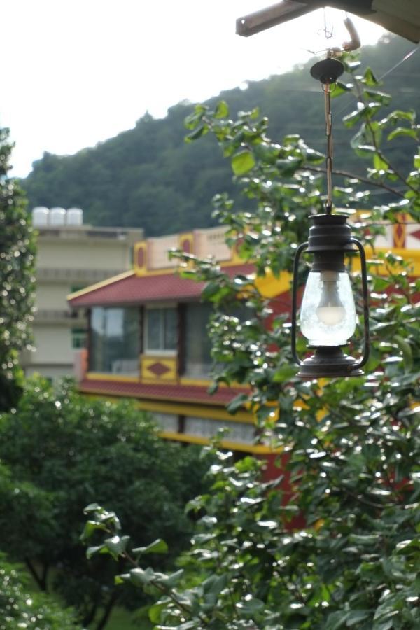 Mvt Guesthouse & Restaurant Рішикеш Екстер'єр фото