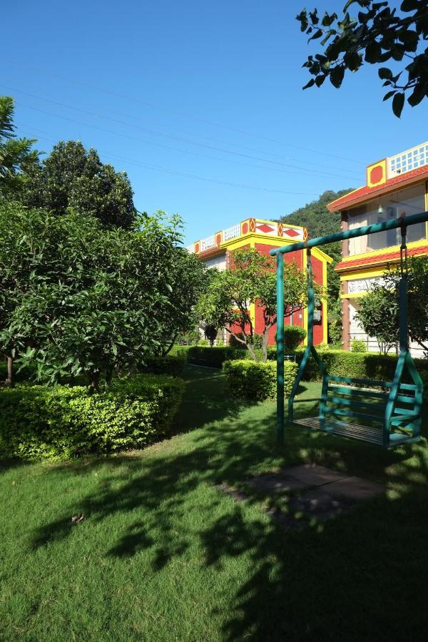 Mvt Guesthouse & Restaurant Рішикеш Екстер'єр фото