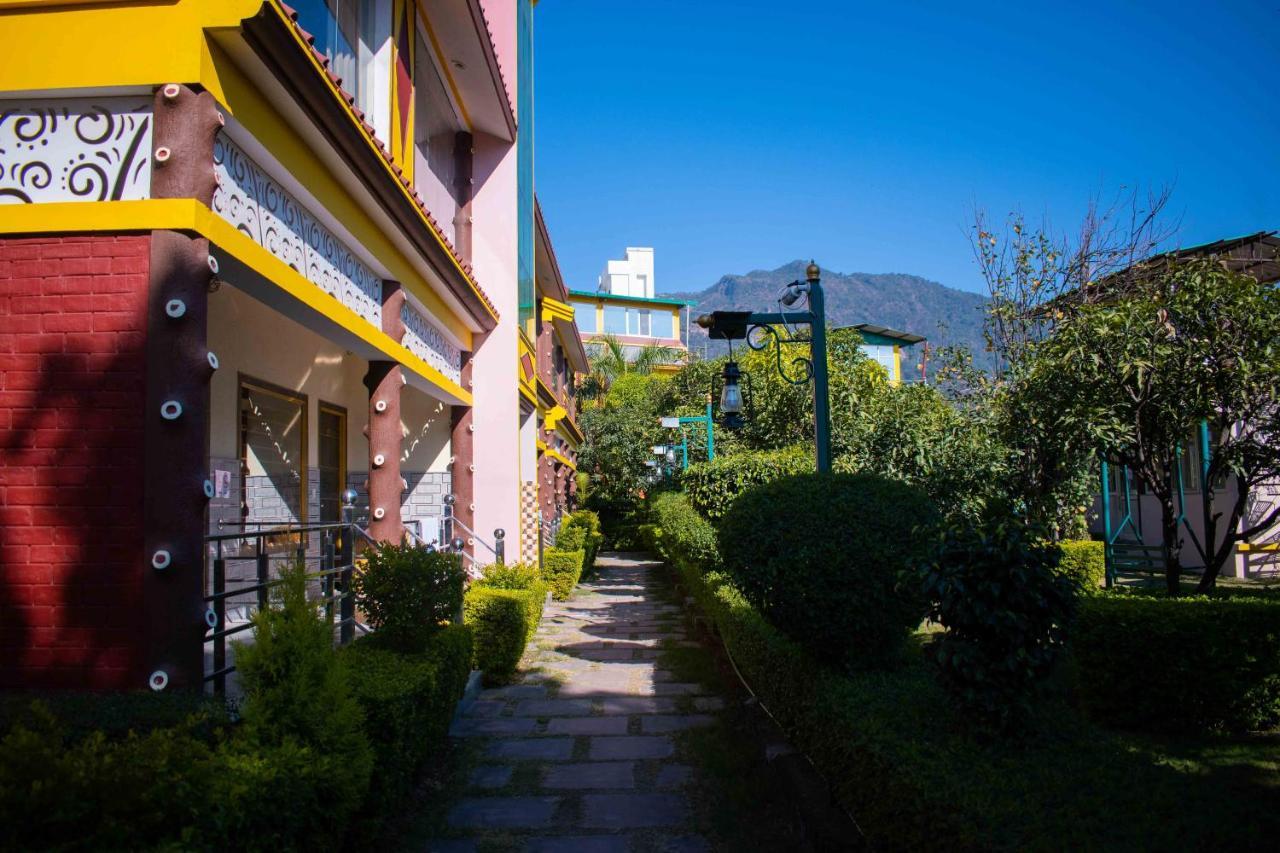 Mvt Guesthouse & Restaurant Рішикеш Екстер'єр фото
