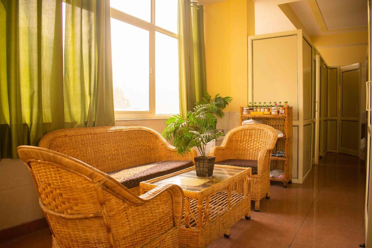 Mvt Guesthouse & Restaurant Рішикеш Екстер'єр фото