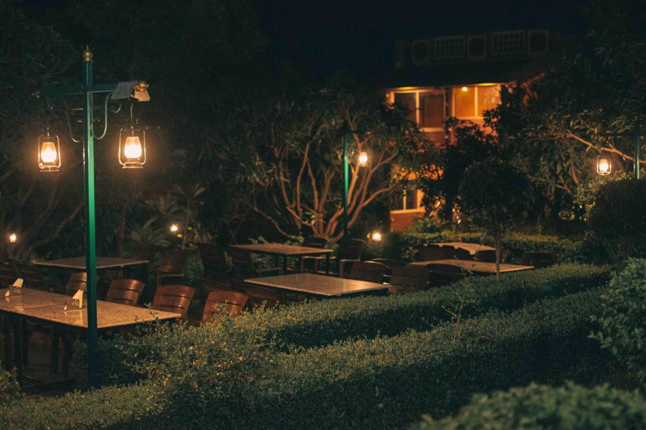 Mvt Guesthouse & Restaurant Рішикеш Екстер'єр фото
