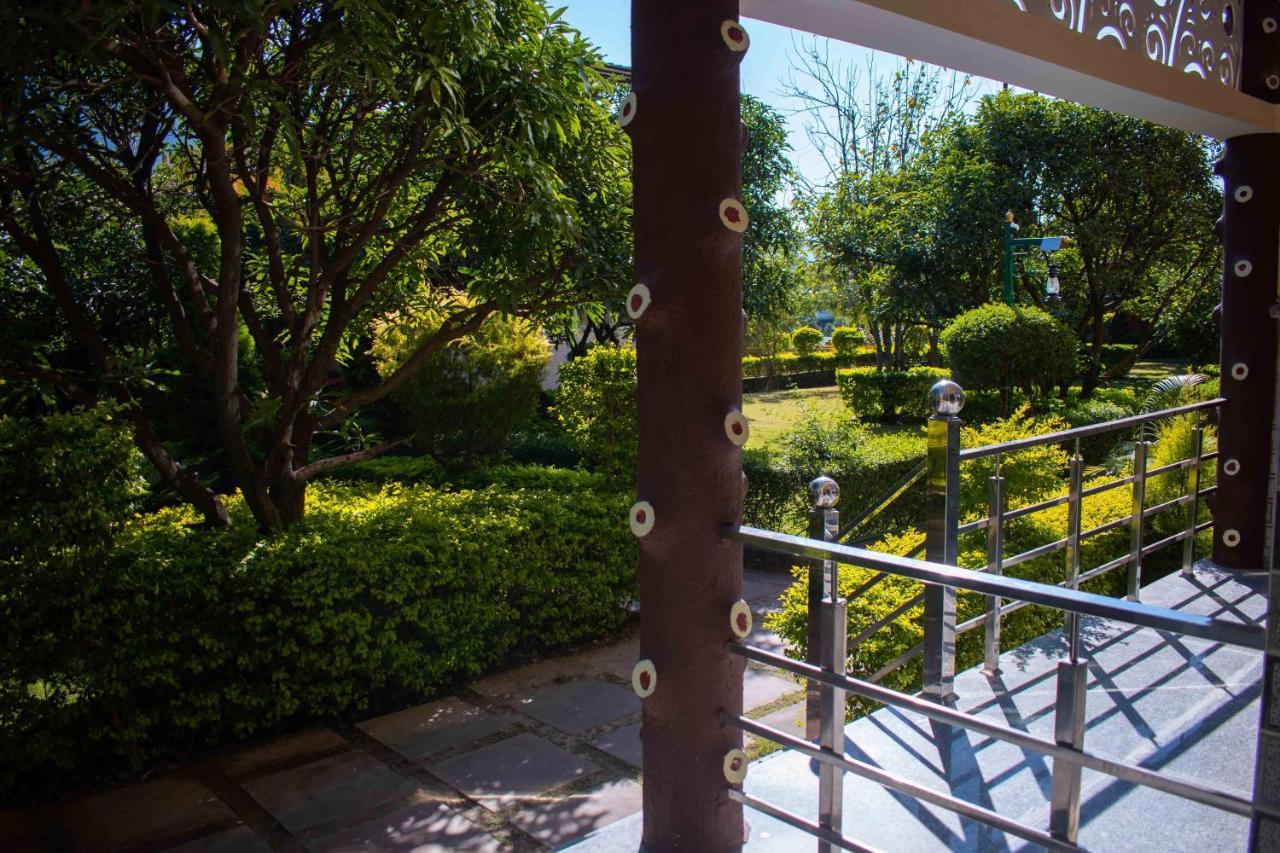 Mvt Guesthouse & Restaurant Рішикеш Екстер'єр фото