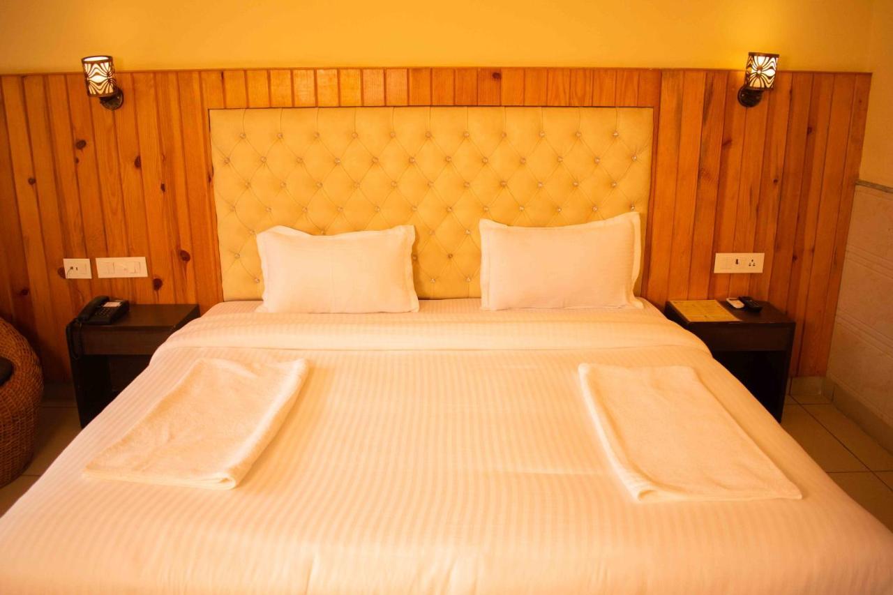 Mvt Guesthouse & Restaurant Рішикеш Екстер'єр фото
