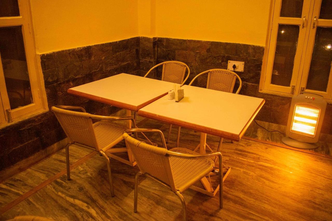 Mvt Guesthouse & Restaurant Рішикеш Екстер'єр фото
